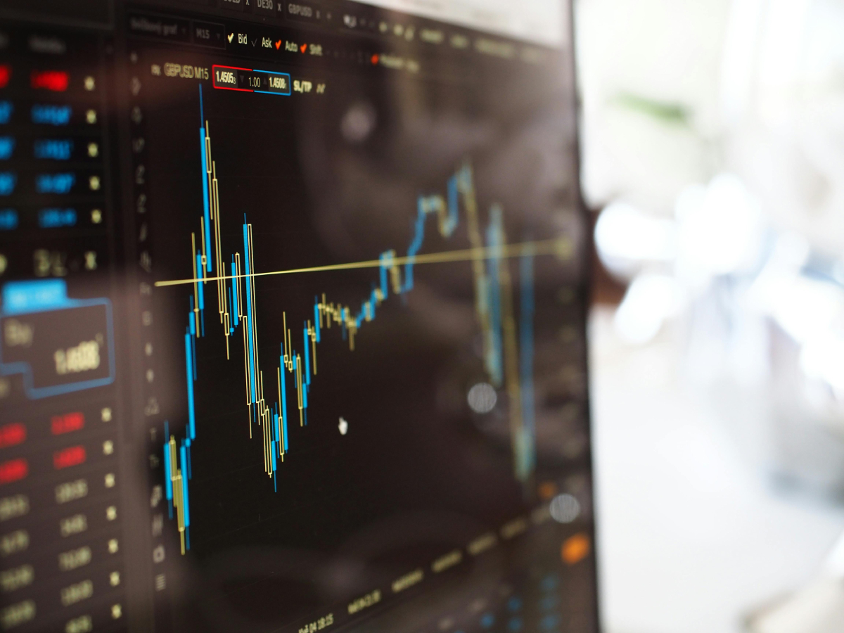 Why Most Traders Fail Funded Account Challenges (And How to Avoid It)
